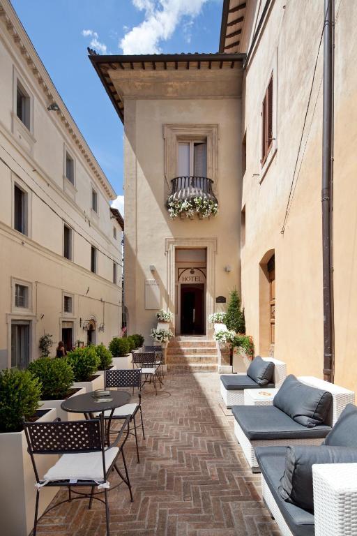Hotel Degli Affreschi 3*